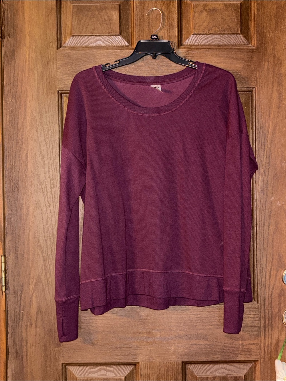 Women's Long-Sleeve Crewneck Sweatshirt in Burgundy